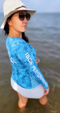 Cargar imagen en el visor de la galería, Mujer Celeste Manga Larga Protección UV 50+
