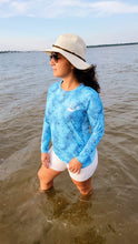 Cargar imagen en el visor de la galería, Mujer Celeste Manga Larga Protección UV 50+